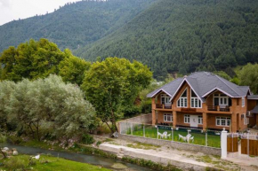StayVista at Gaash Cottage - Pet Friendly Villa with Lawn, Bonfire, WiFi
